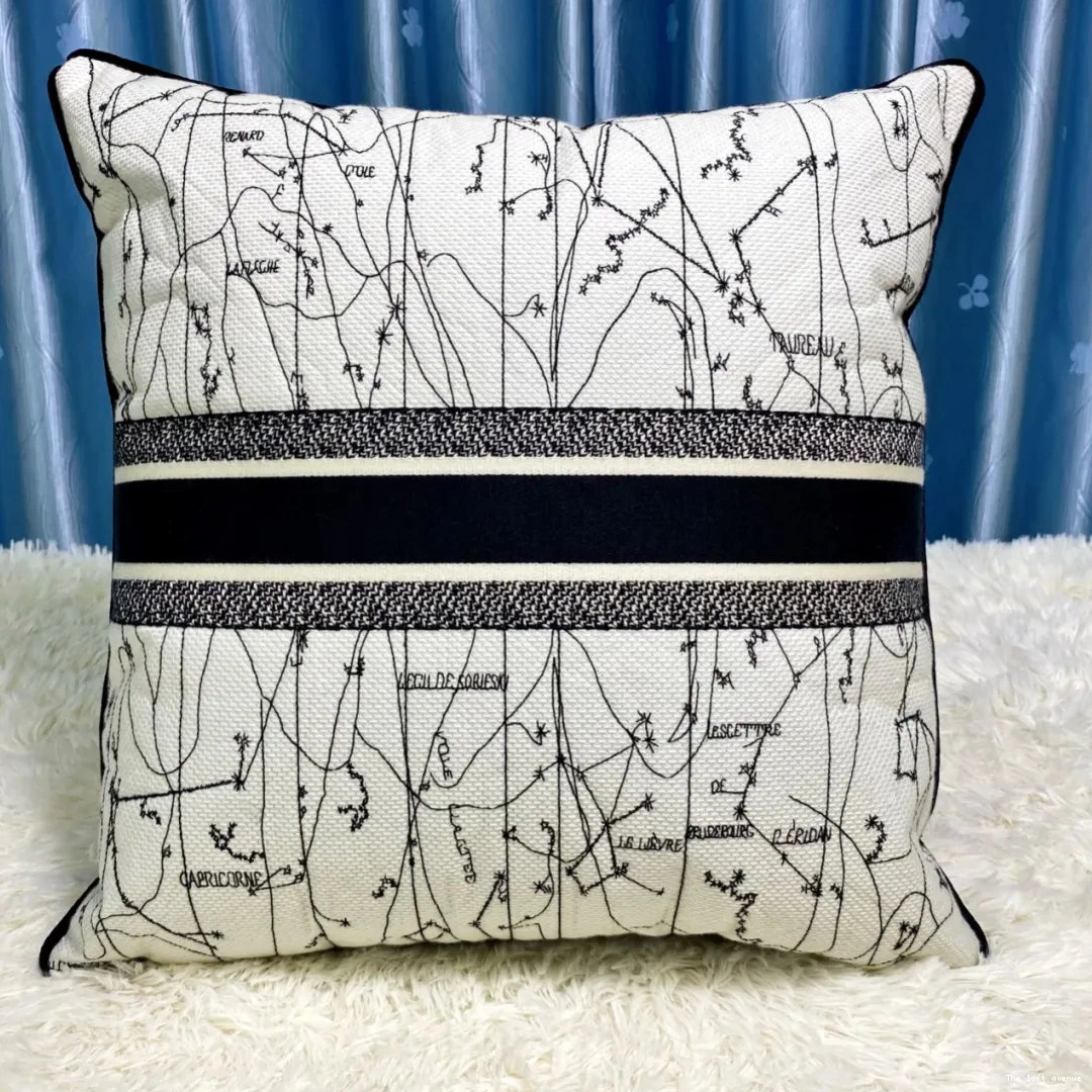CHRISTIAN PILLOW BLACK MOTIF WORLD 0820